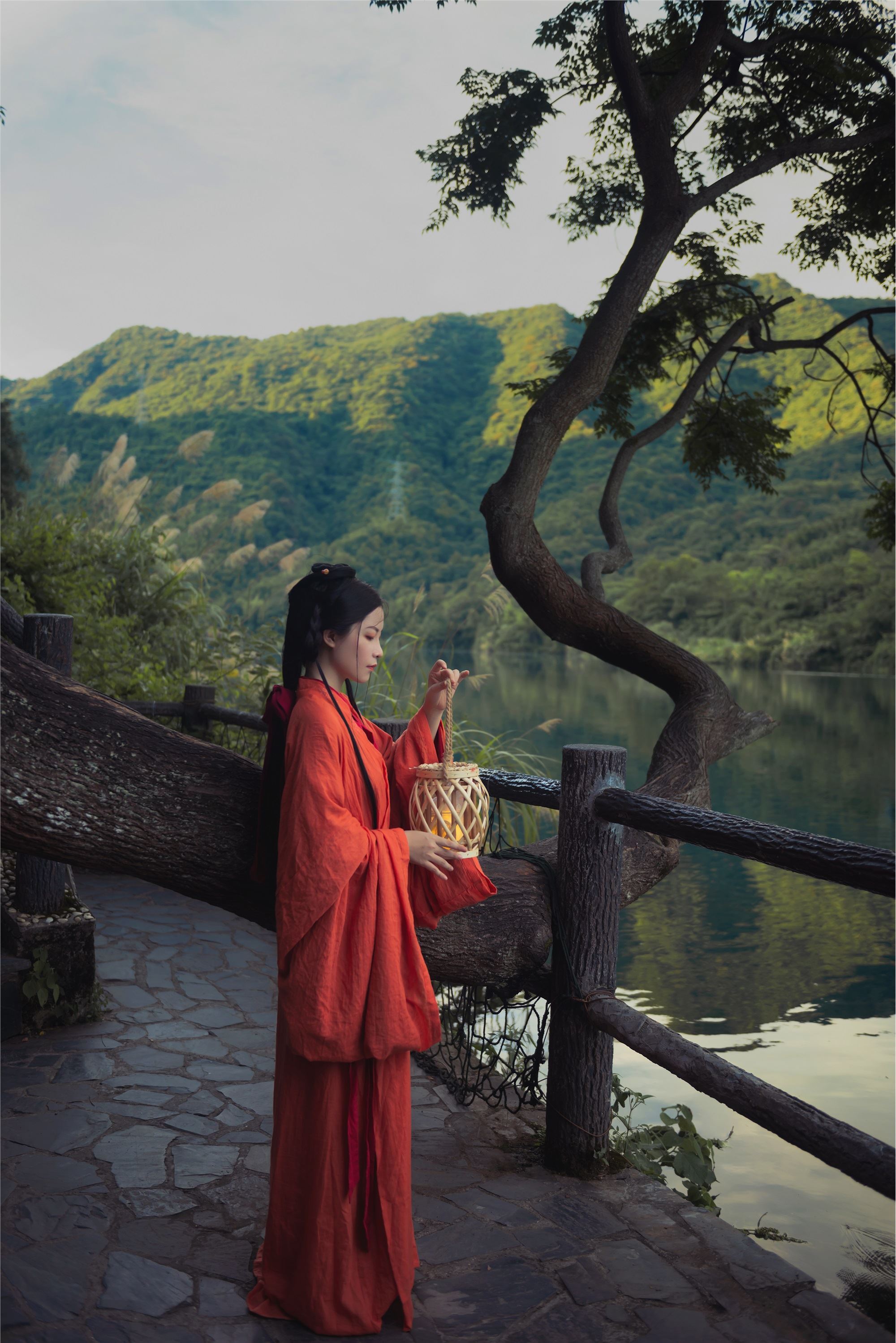 YITUYU艺图语 2021.09.08 人间忽晚 山河已秋 秦笙